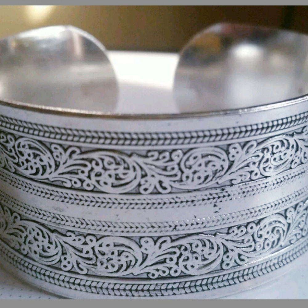 Silver Tibetan tibit silver floral cuff - Picture 1 of 1